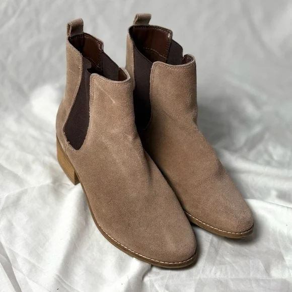 GAP Tan Chelsea Boots with Suede Finish - Picture 6 of 6
